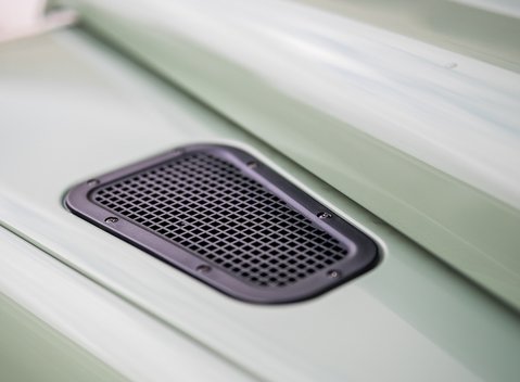 Land Rover Defender 110 Heritage 29