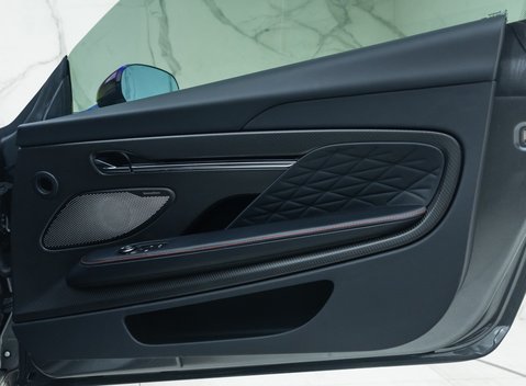 Aston Martin DB12 V8 22