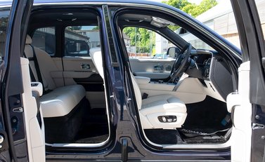 Rolls-Royce Cullinan 16