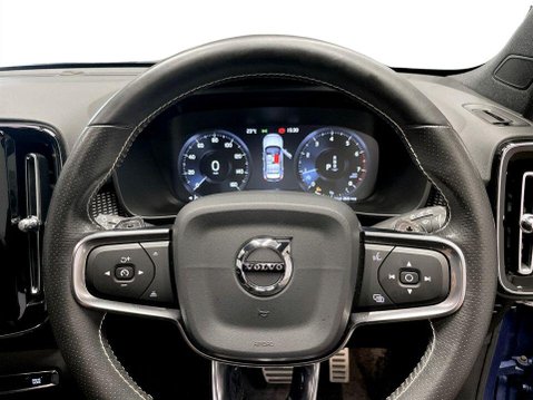 Volvo XC40 2.0 T4 R-Design Pro SUV 5dr Petrol Auto AWD Euro 6 (s/s) (190 ps) Reverse C 13
