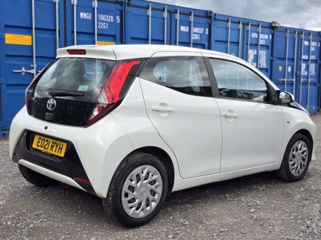 Toyota Aygo 1.0 VVT-i x-play Hatchback 5dr Petrol x-shift Euro 6 (Safety Sense) (71 ps) 9
