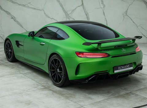 Mercedes-Benz AMG GT R 12