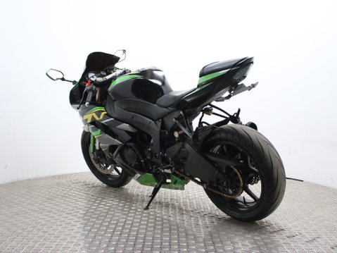Kawasaki ZX-6R ZX600RBF 8