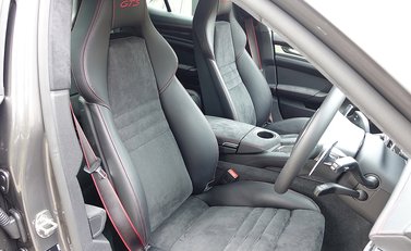 Porsche Panamera GTS 17