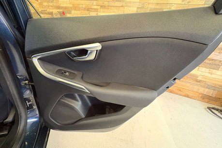 Volvo V40 1.6 T4 SE Lux Nav Hatchback 5dr Petrol Powershift Euro 5 (s/s) (180 ps) 55
