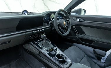 Porsche 911 GT3 RS (992) 18