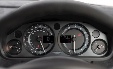 Aston Martin Vantage GT8 16