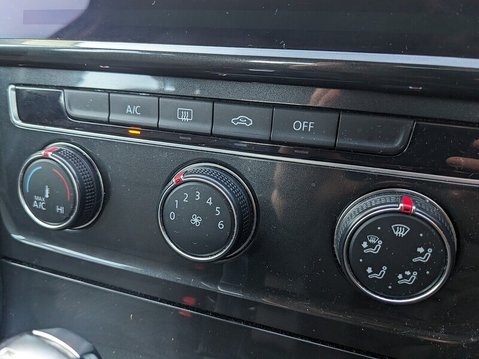 Volkswagen Golf SE NAVIGATION TDI BLUEMOTION TECHNOLOGY DSG 32