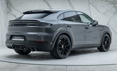 Porsche Cayenne TURBO E-HYBRID GT 6