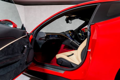 Ferrari Roma WARRANTY. PASSENGER DISPLAY. CARBON STEERING WHEEL. MAGNERIDE SUSPENSION. 12