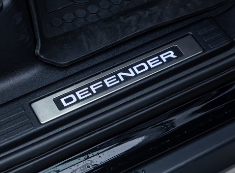 Land Rover Defender 110 OCTA Black 34