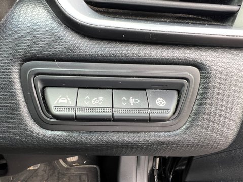 Renault Clio 1.6 E-TECH Lutecia Hatchback 5dr Petrol Hybrid Auto Euro 6 (s/s) (140 ps) 15