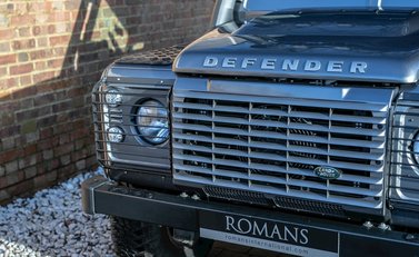 Land Rover Defender 90 TD XS Station Wagon 24