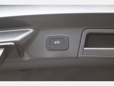 Land Rover Range Rover Velar 3.0 D300 MHEV Dynamic HSE Auto 4WD Euro 6 (s/s) 5dr 31