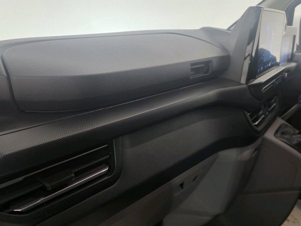 Ford Transit Custom TRANSIT CUSTOM 320 L2 DIESEL FWD 2.0 Eco Blue 136ps H1 Limited 9 Seater 16