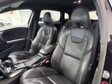 Volvo V40 2.0 D4 R-Design Pro Auto Euro 6 (s/s) 5dr 11