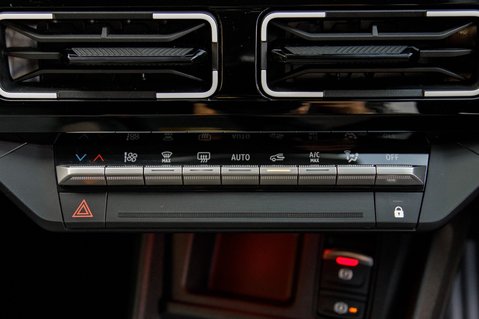 Renault 5 TECHNO E-TECH 32