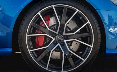 Audi RS6 Avant Performance 10