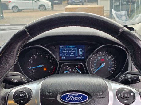 Ford Focus 1.6 Titanium Navigator Hatchback 5dr Petrol Powershift Euro 5 (125 ps) 37