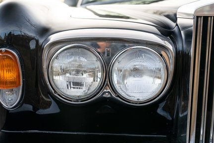 Rolls-Royce Corniche II Convertible 9