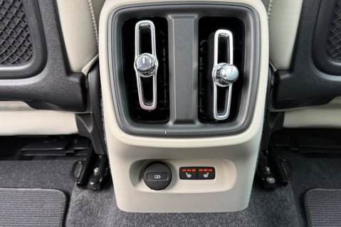 Volvo XC40 B4 INSCRIPTION MHEV 29