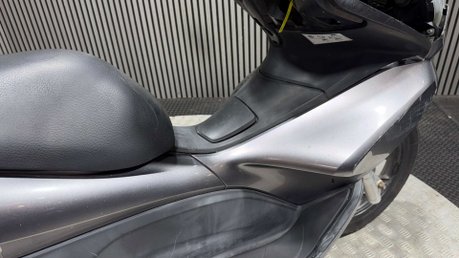 Honda PCX 2011 38K RUNNING PROJECT SCOOTER SPARES OR REPAIR 125CC 15