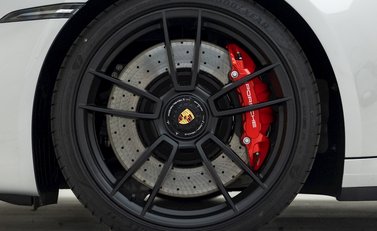 Porsche 911 (992) Carrera GTS 8