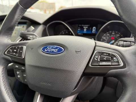 Ford Focus TITANIUM WITH NAV 35