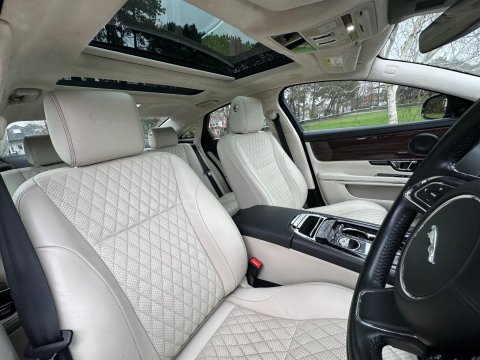 Jaguar XJ 3.0d V6 Portfolio Saloon 4dr Diesel Auto Euro 6 (s/s) (300 ps) 26