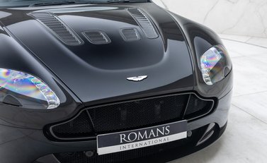 Aston Martin V12 Vantage S 33