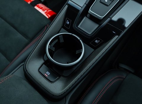 Porsche 911 Carrera 4 GTS (992) 26