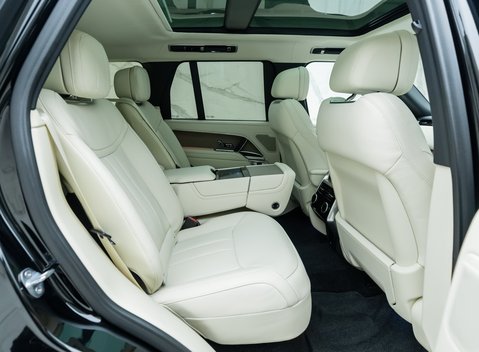 Land Rover Range Rover P510e First Edition 17