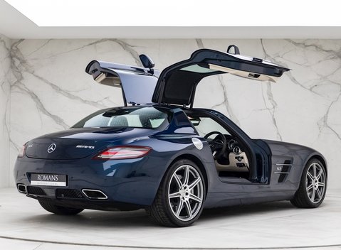Mercedes-Benz SLS AMG 8