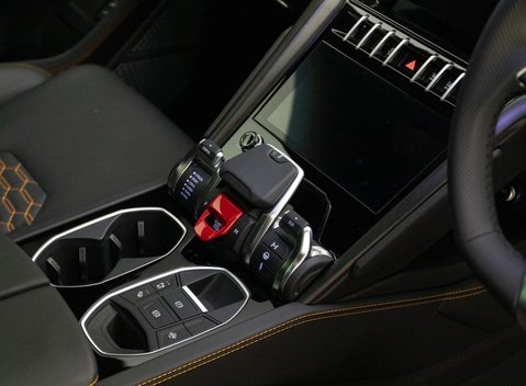 Lamborghini Urus V8 16