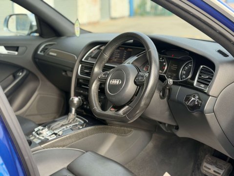 Audi RS4 4.2 FSI V8 Estate 5dr Petrol S Tronic quattro Euro 5 (450 ps) 32