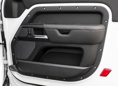 Land Rover Defender 90 V8 22