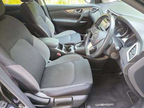 Nissan Qashqai 1.3 Qashqai N-Connecta DiG-T Semi-Auto 5dr 13