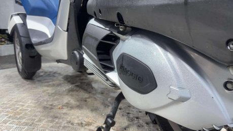 Piaggio MP3 YOURBAN LT 2015 3K NEW MOT NEW TYRES TRIKE 3 WHEELER 300CC 37