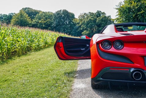 Ferrari F8 SPIDER 7