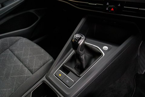 Volkswagen Golf LIFE TSI 37