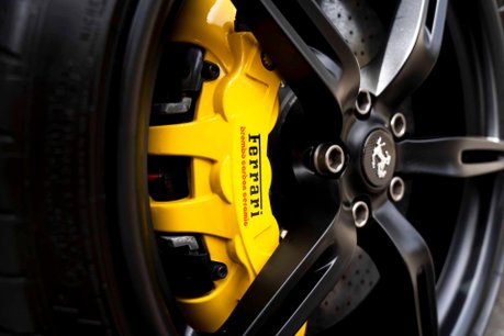 Ferrari 458 Speciale FULL FSH. CARBON FIBRE INT/EXT. CARBON ENGINE BAY. LIFT. CRUISE CONTROL. 12