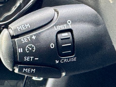 Peugeot 208 PURETECH ALLURE S/S 26