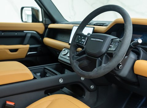 Land Rover Defender 90 V8 P525 10