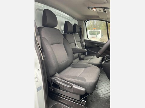 Renault Trafic 2.0 dCi Blue LH30 Business Panel Van 5dr Diesel Manual L2 H2 Euro 6 (s/s) ( 24