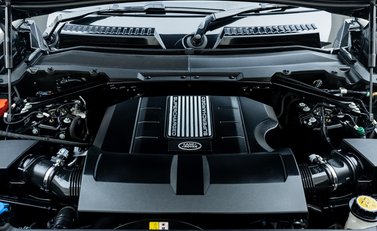 Land Rover Defender 90 V8 P525 Urban 35