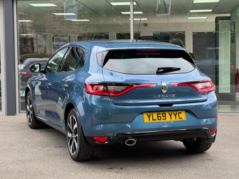 Renault Megane ICONIC TCE 4