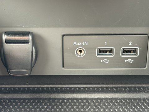 Renault Captur 1.0 TCE 90 Iconic 5dr 28