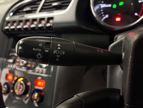 Peugeot 3008 BLUE HDI S/S ALLURE 17