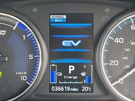 Mitsubishi Outlander 2.4 Outlander Dynamic PHEV CVT 4WD 5dr 29
