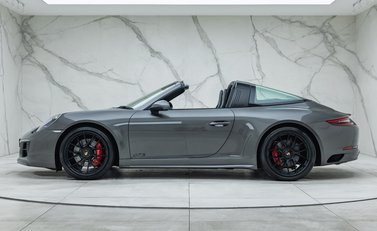 Porsche 911 Targa 4 GTS (991.2) 5